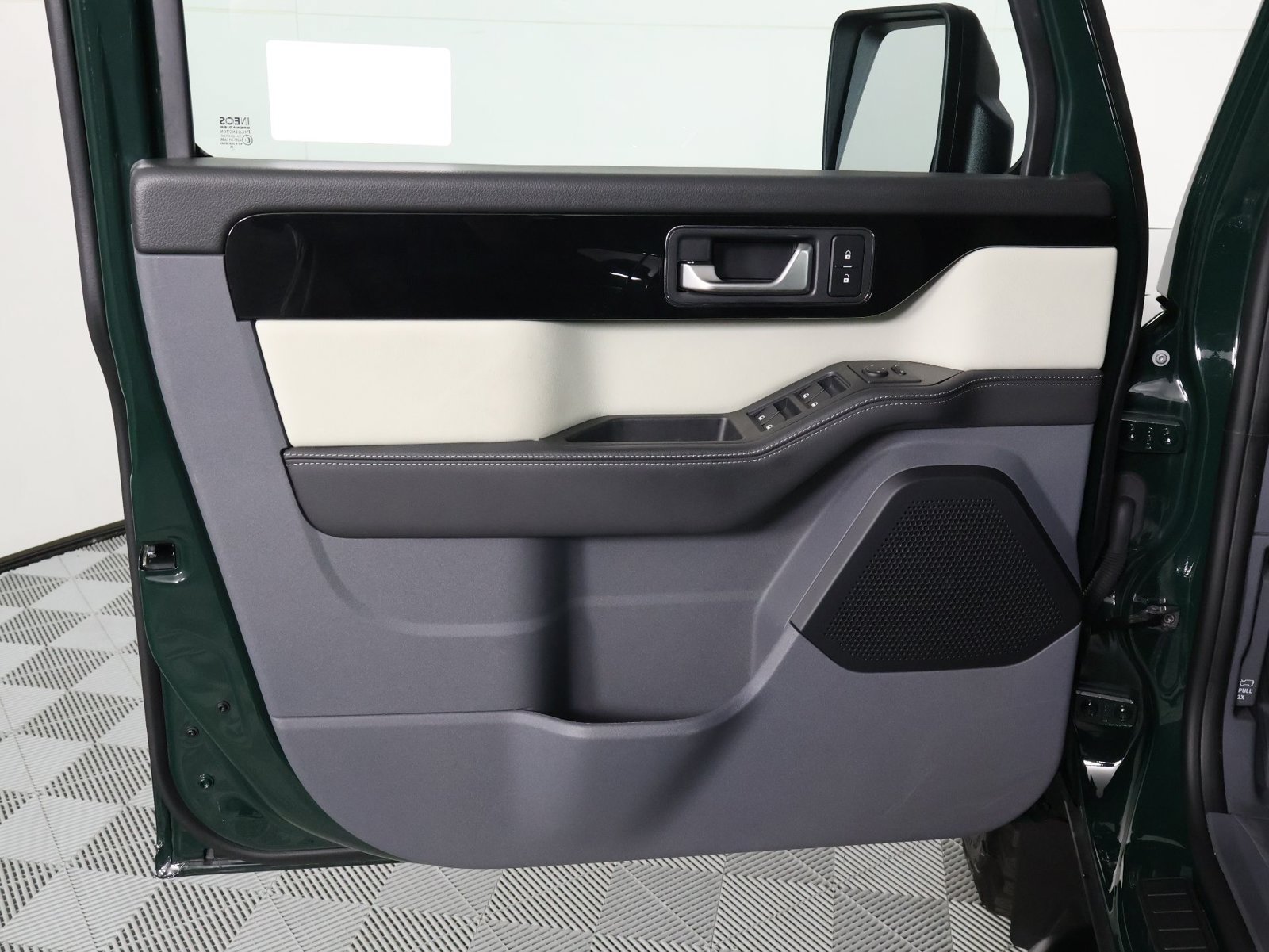 Used 2025 INEOS Grenadier Station Wagon AWD/4WD image 17