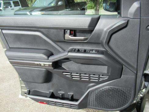 Used 2025 Toyota Tacoma TRD Sport AWD/4WD image 20