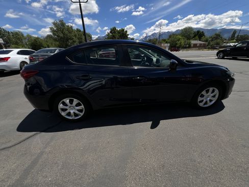 Used 2016 MAZDA MAZDA3 i Sport FWD image 4