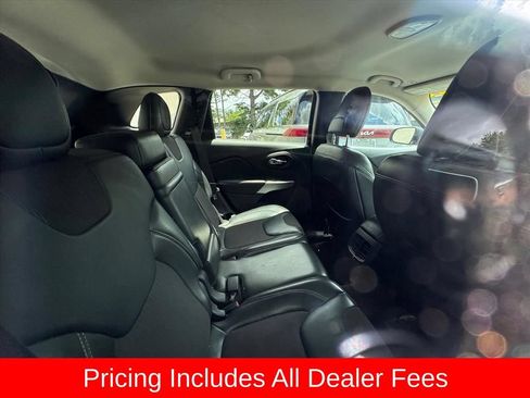 Used 2018 Jeep Cherokee Latitude Plus AWD/4WD image 4
