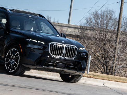 Certified 2025 BMW X7 xDrive40i w/ Executive Package image 5