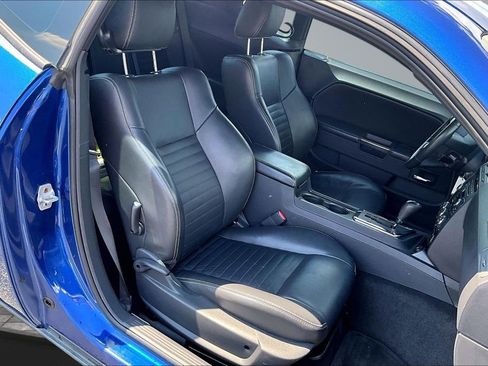 Used 2010 Dodge Challenger R/T RWD image 7