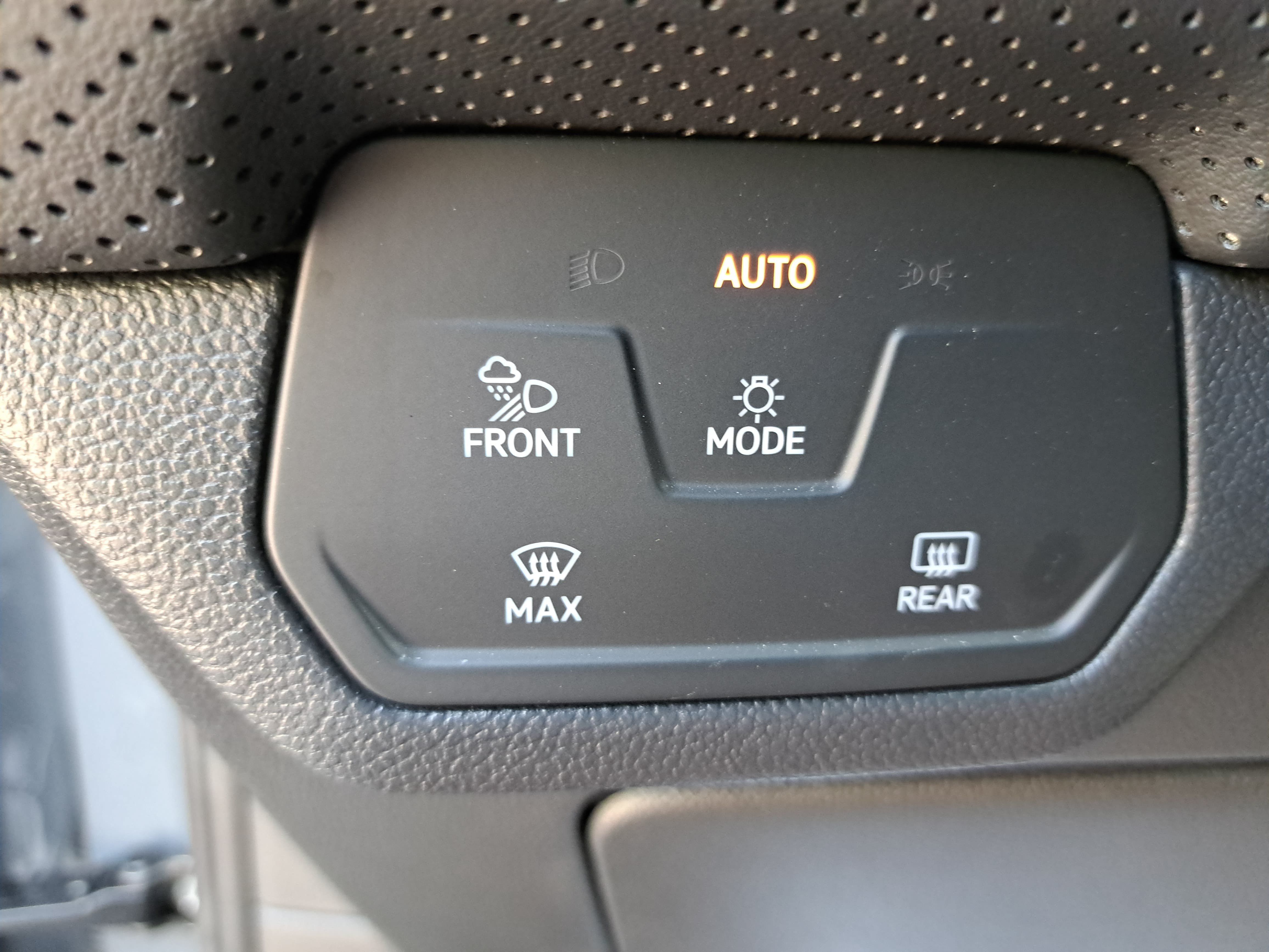 Used 2026 Volkswagen Atlas Cross Sport SEL R-Line AWD/4WD image 23