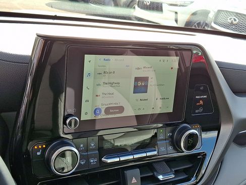 Used 2025 Toyota Highlander XLE image 19