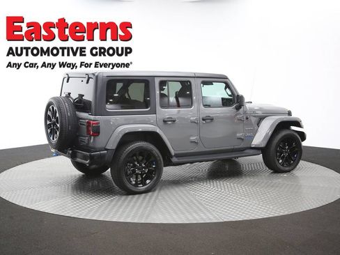 Used 2022 Jeep Wrangler Unlimited Sahara w/ Cold Weather Group AWD/4WD image 41