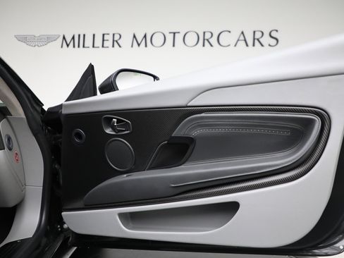 Used 2019 Aston Martin DB11 Coupe image 25