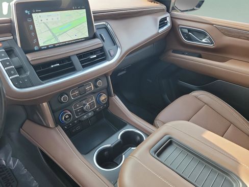 Used 2023 Chevrolet Suburban High Country image 36