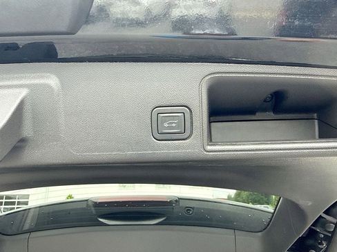 Certified 2024 GMC Terrain SLT AWD/4WD image 8