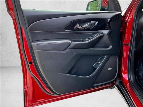 Used 2022 Chevrolet Traverse RS image 18
