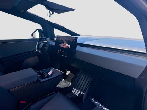Used 2024 Tesla Cybertruck AWD Crew Cab image 14
