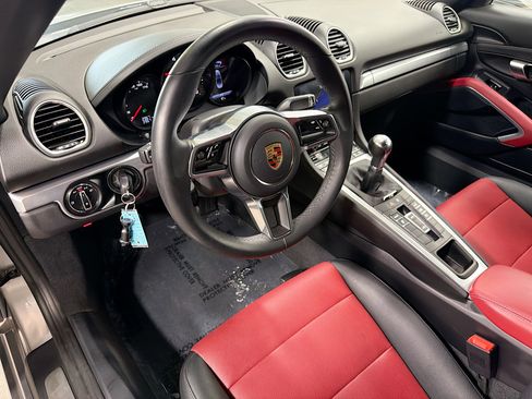 Certified 2024 Porsche 718 Boxster RWD image 4