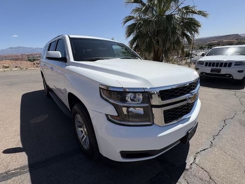 Used 2017 Chevrolet Suburban LS RWD image 7