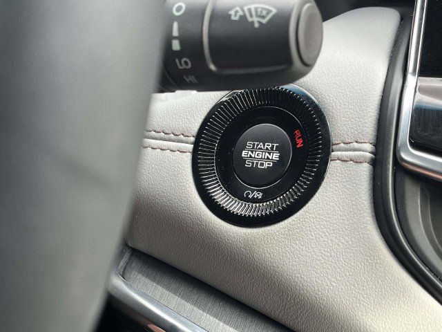 Used 2023 Jeep Compass Limited AWD/4WD image 32