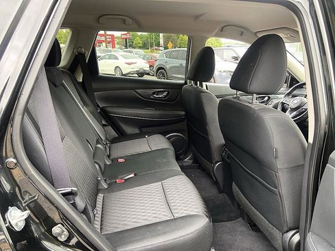Used 2019 Nissan Rogue S w/ Special Edition Package FWD image 18