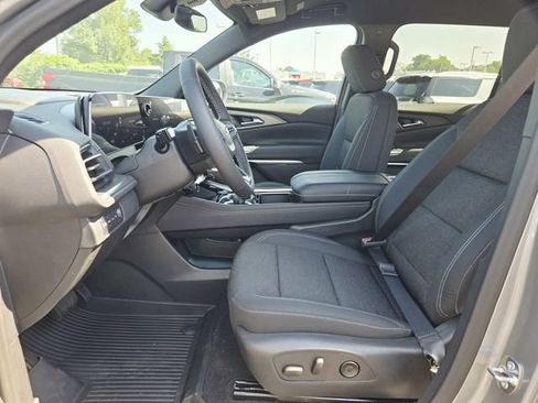 New 2026 Chevrolet Traverse LT w/ LPO, Floor Liner Package AWD/4WD image 8