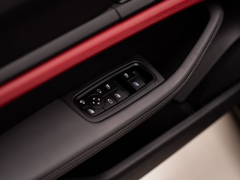 Used 2023 Porsche Taycan image 52