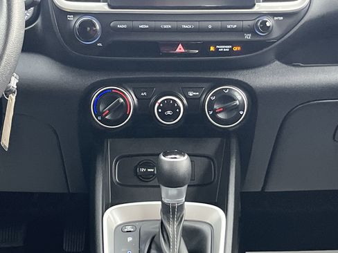 Used 2021 Hyundai Venue SE image 26