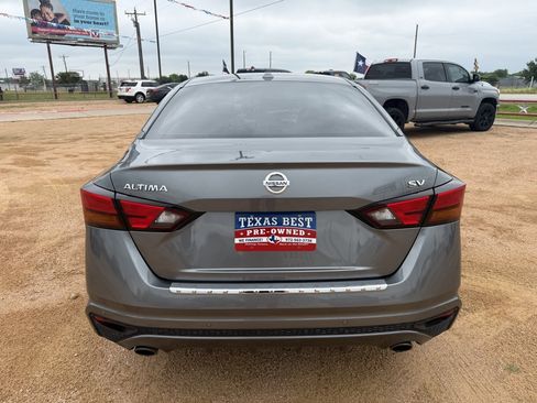 Used 2021 Nissan Altima 2.5 SV w/ SV Premium Package FWD image 6