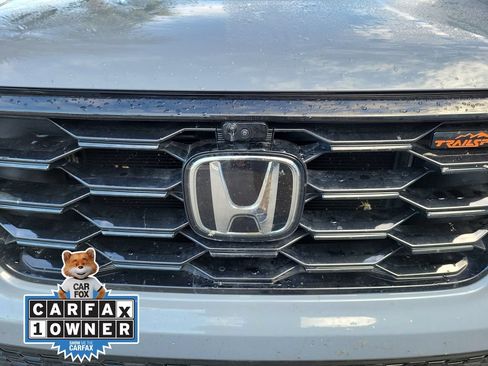 Used 2025 Honda Pilot TrailSport image 8