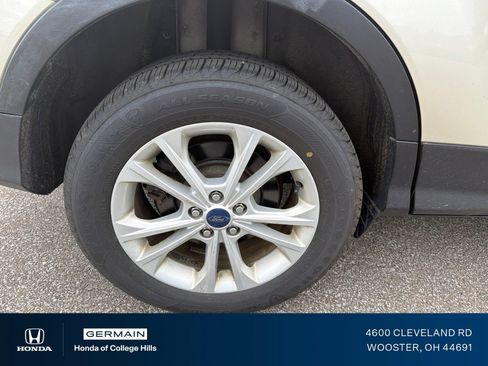 Used 2017 Ford Escape SE w/ Equipment Group 201A FWD image 4