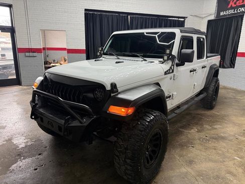 Used 2020 Jeep Gladiator Sport w/ Quick Order Package 24S image 2
