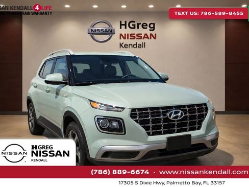 Used 2025 Hyundai Venue SEL FWD image 1