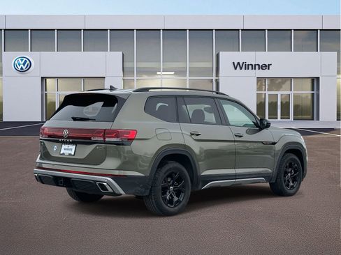 Used 2025 Volkswagen Atlas Peak Edition SE image 5