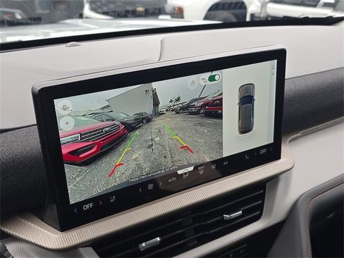 Used 2025 Ford Explorer Active w/ Active Comfort Package image 26