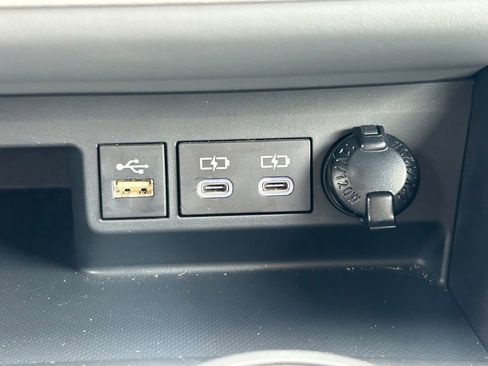 Used 2023 Toyota Highlander XLE image 27