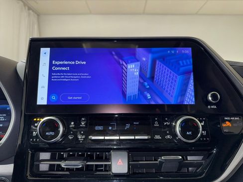 Used 2023 Toyota Highlander Limited image 29