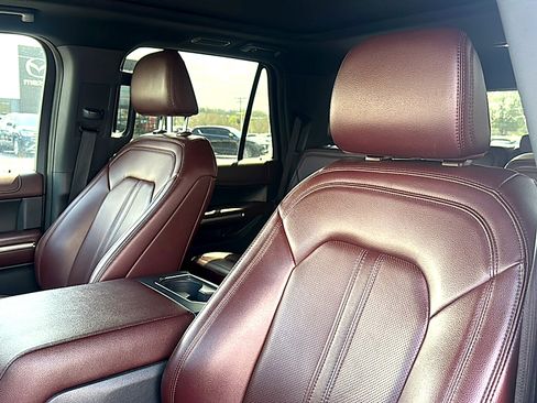 Used 2023 Ford Expedition Limited image 14