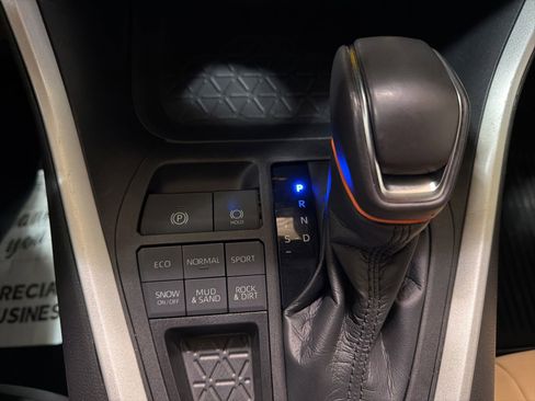 Used 2021 Toyota RAV4 XLE Premium image 20