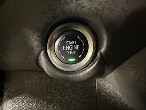 Used 2025 Chevrolet Suburban Z71 image 28