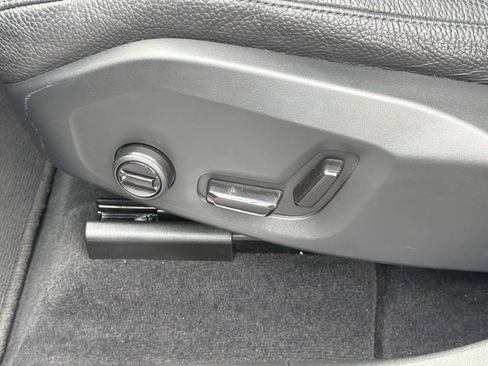 Certified 2023 Volvo XC60 B5 Plus AWD/4WD image 18