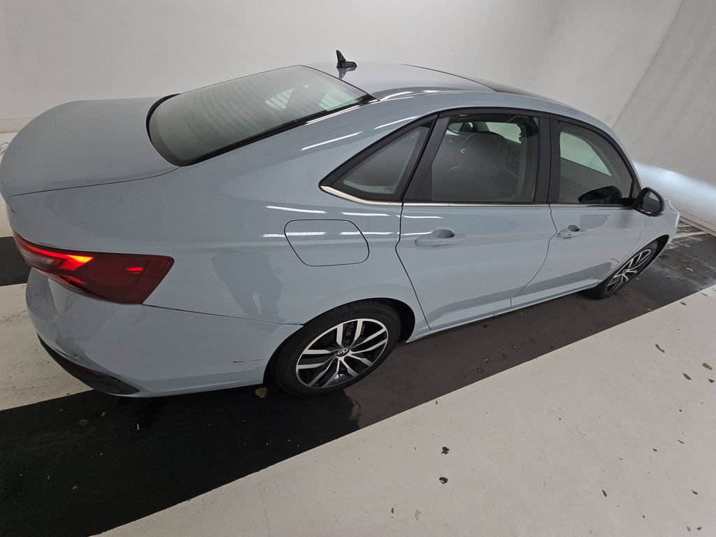 Used 2025 Volkswagen Jetta SE w/ Sunroof Package FWD image 4