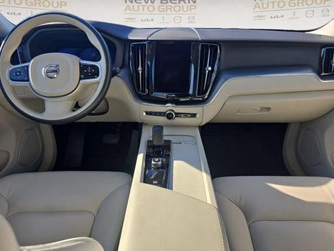 Used 2025 Volvo XC60 B5 Core AWD/4WD image 10