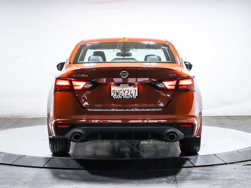 Used 2022 Nissan Altima 2.5 SR FWD image 3