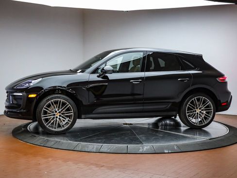 Certified 2026 Porsche Macan AWD/4WD image 2