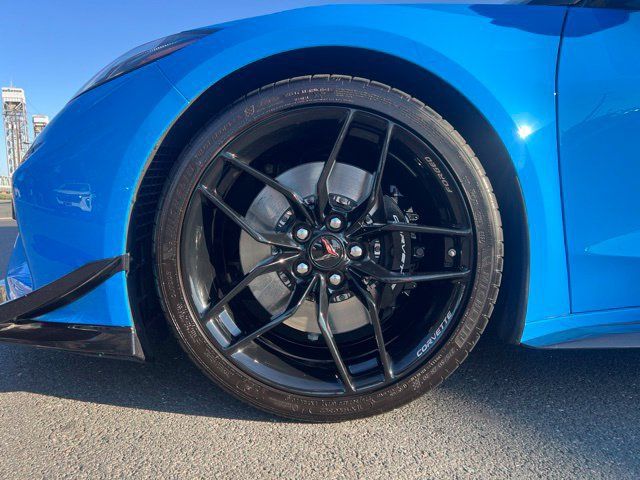 Used 2025 Chevrolet Corvette Z06 RWD image 17