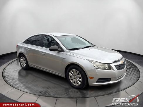 Used 2011 Chevrolet Cruze LS image 7