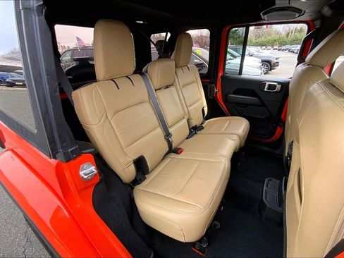 Certified 2019 Jeep Wrangler Unlimited Sahara w/ Dual Top Group AWD/4WD image 17