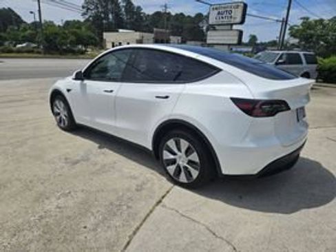 Used 2023 Tesla Model Y Long Range AWD/4WD image 4