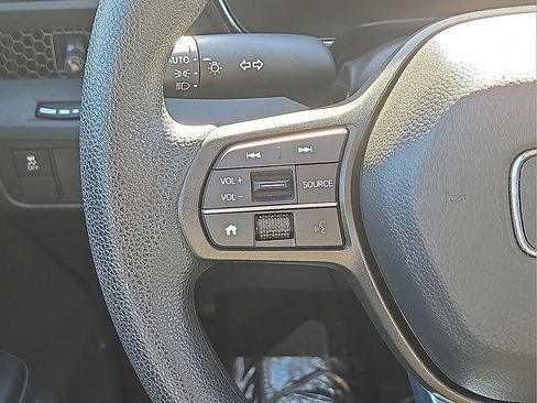 Used 2025 Honda CR-V LX image 17
