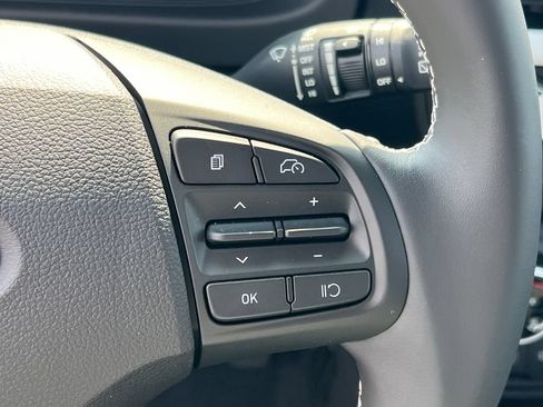 Used 2025 Hyundai Venue Limited FWD image 25