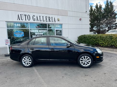 Used 2010 Volkswagen Jetta SE image 3
