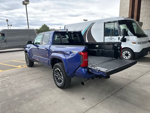 Used 2025 Toyota Tacoma TRD Sport AWD/4WD image 43