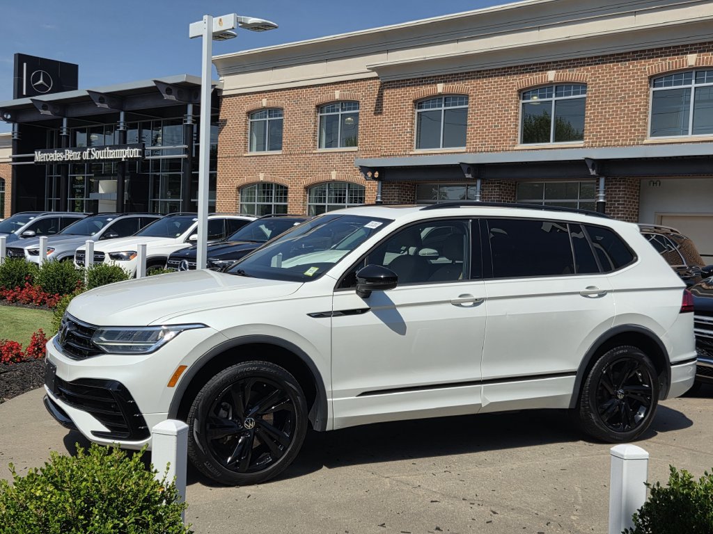 Used 2024 Volkswagen Tiguan SE R-Line AWD/4WD image 9