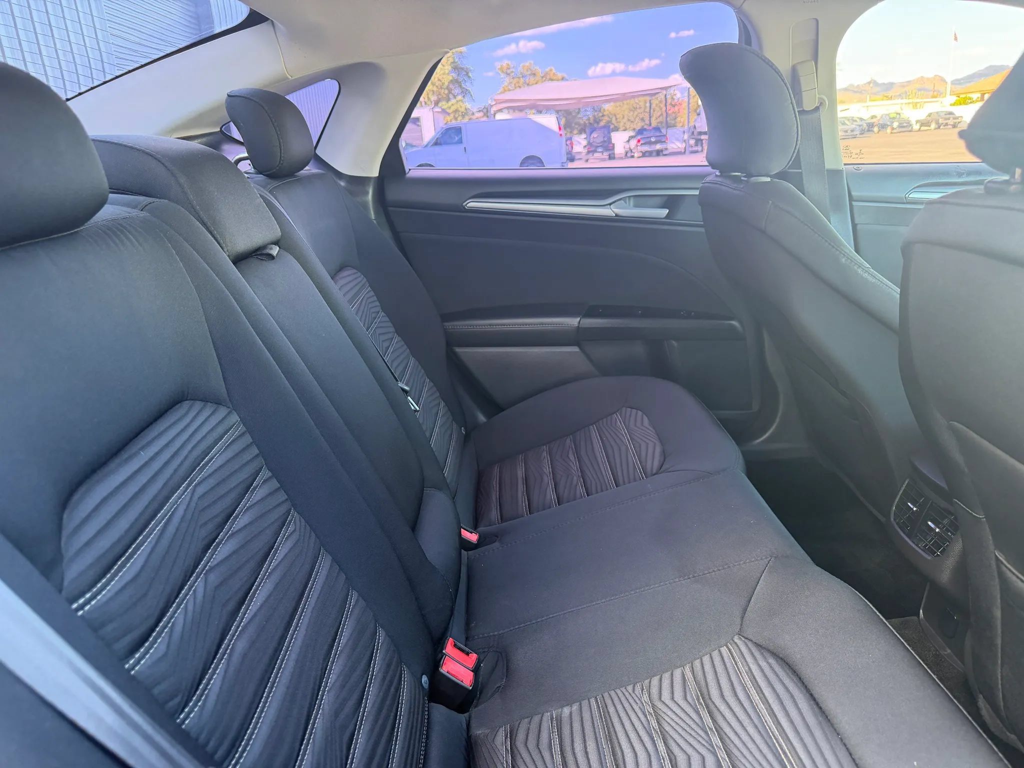 Used 2016 Ford Fusion SE FWD image 22