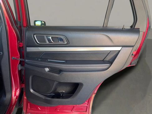 Used 2018 Ford Explorer XLT w/ Equipment Group 201A AWD/4WD image 20
