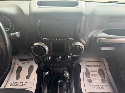 Used 2016 Jeep Wrangler Unlimited Sport w/ Connectivity Group image 8